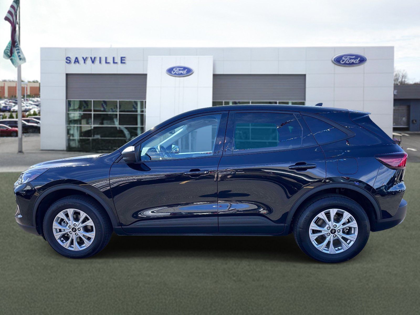 Used 2025 Ford Escape Active AWD/4WD image 2