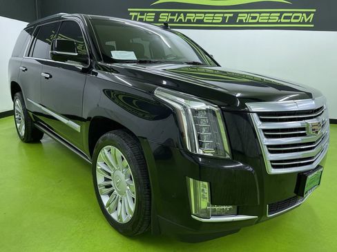 Used 2020 Cadillac Escalade Platinum image 2