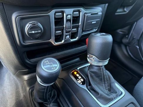 Used 2025 Jeep Wrangler Sport image 27