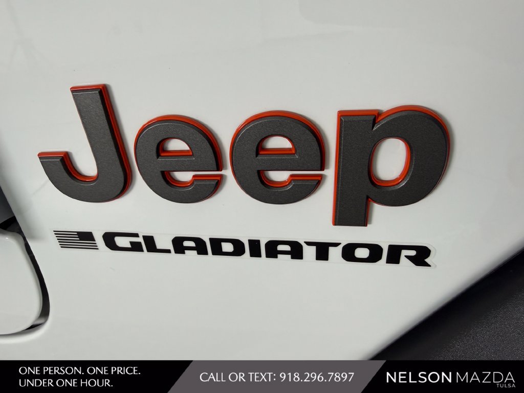 Used 2025 Jeep Gladiator Mojave w/ Convenience Group AWD/4WD image 15