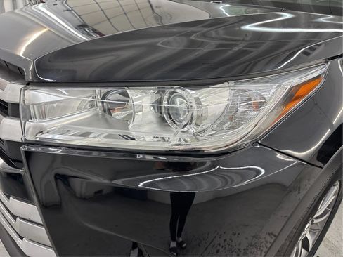 Used 2019 Toyota Highlander XLE AWD/4WD image 31