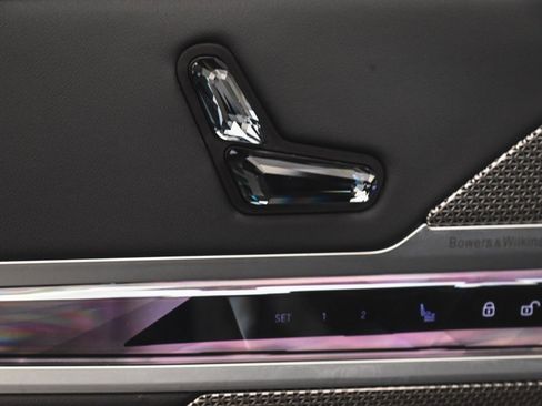 Used 2023 BMW i7 xDrive60 w/ Parking Assistance Package image 9