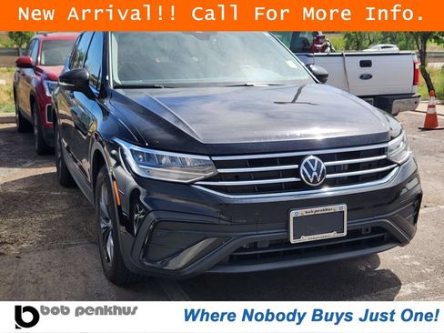 Used 2023 Volkswagen Tiguan SE FWD image 1