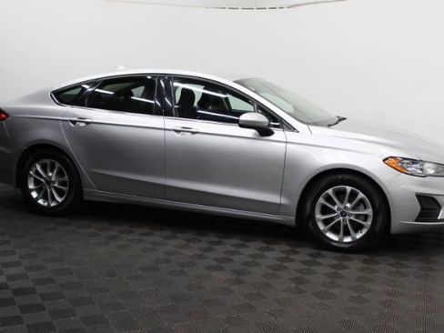 Used 2019 Ford Fusion SE image 3