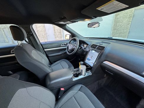 Used 2016 Ford Explorer XLT AWD/4WD image 6
