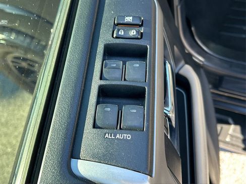 Used 2018 Toyota 4Runner SR5 image 38