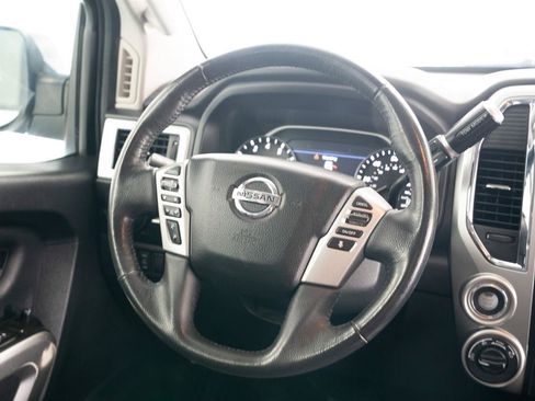 Used 2021 Nissan Titan SV w/ SV Convenience Package AWD/4WD image 17