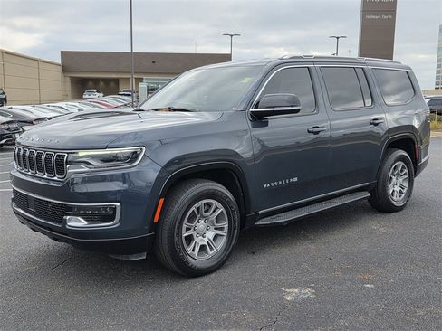 Used 2024 Jeep Wagoneer 4WD image 8