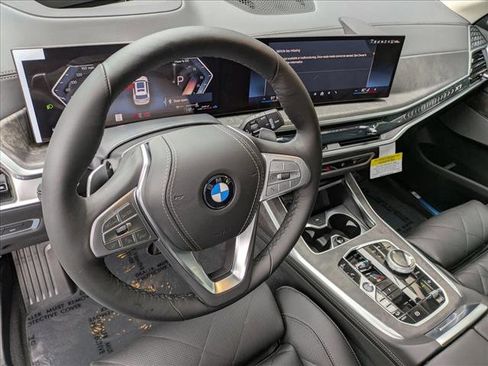 Used 2026 BMW X7 xDrive40i AWD/4WD image 3