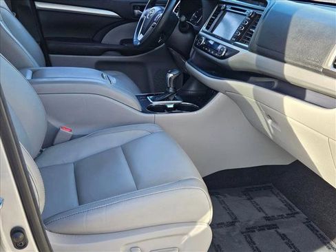 Used 2018 Toyota Highlander XLE FWD image 21