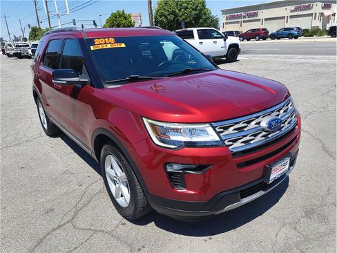 Used 2018 Ford Explorer XLT w/ Equipment Group 202A FWD image 2