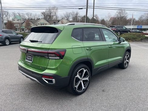Certified 2025 Volkswagen Taos SEL image 4