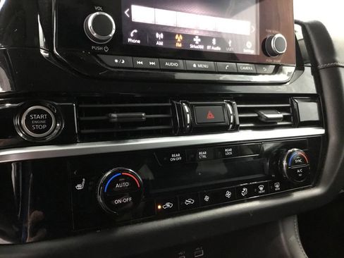 Used 2022 Nissan Pathfinder SV AWD/4WD image 17