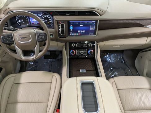 Used 2021 GMC Yukon XL Denali w/ Denali Premium Package AWD/4WD image 23