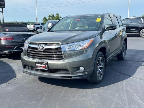 Used 2016 Toyota Highlander XLE AWD/4WD image 2