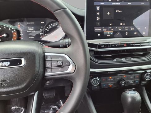 Used 2023 Jeep Compass Trailhawk image 11