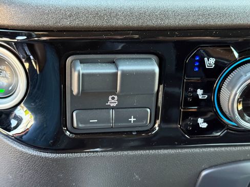 Used 2025 Chevrolet Silverado 3500 High Country w/ Technology Package image 36