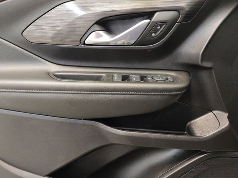 Used 2024 GMC Terrain SLE image 27