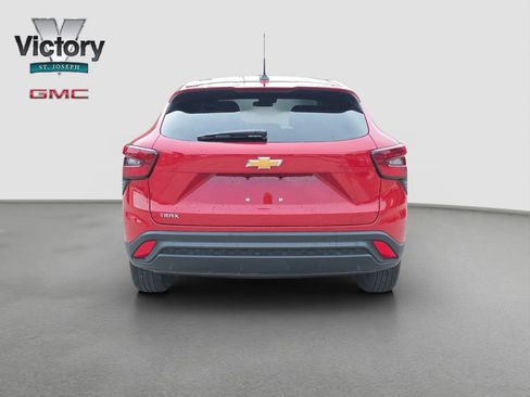 Used 2026 Chevrolet Trax LS FWD image 16