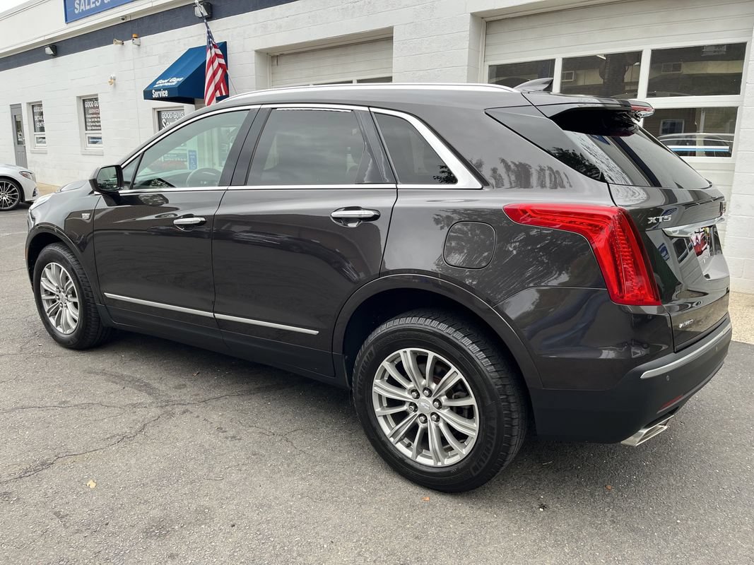Used 2018 Cadillac XT5 Luxury w/ Driver Awareness Package AWD/4WD image 2