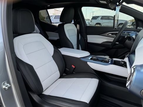 New 2026 Chevrolet Equinox EV LT image 22