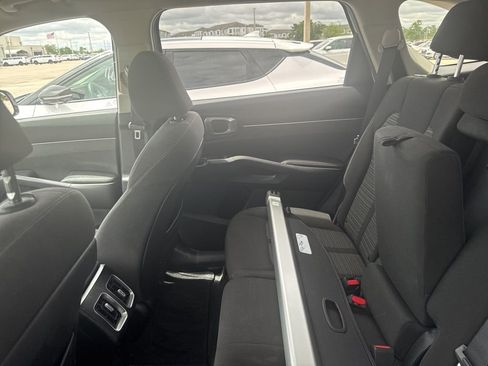Used 2022 Kia Sorento LX image 10