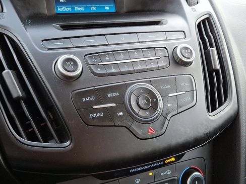 Used 2016 Ford Focus SE image 17