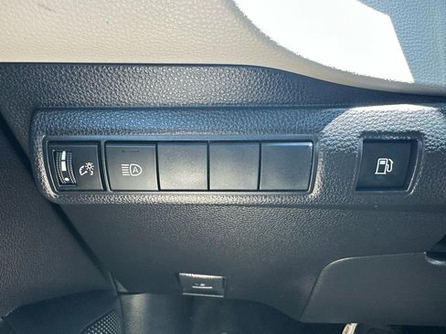 Used 2020 Toyota Corolla LE FWD image 12