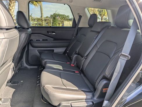 New 2025 Nissan Pathfinder SL w/ Black Appearance Package image 15
