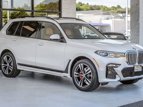Used 2022 BMW X7 xDrive40i w/ M Sport Package AWD/4WD image 4