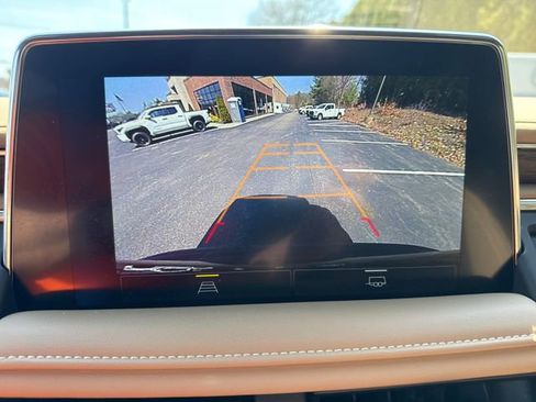 Used 2024 Chevrolet Suburban Premier AWD/4WD image 23