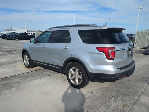 Used 2019 Ford Explorer XLT w/ Equipment Group 202A image 7