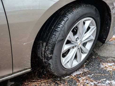 Used 2024 Chevrolet Malibu LT image 39