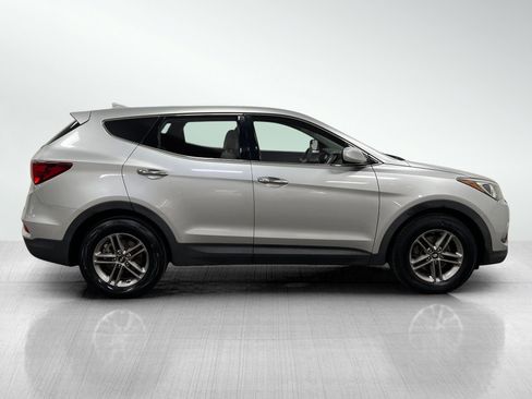 Used 2017 Hyundai Santa Fe Sport image 4