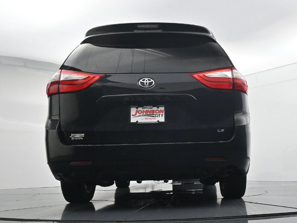 Used 2017 Toyota Sienna LE FWD image 34