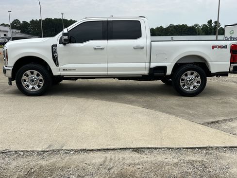 Used 2025 Ford F350 Lariat w/ Lariat Ultimate Package AWD/4WD image 16