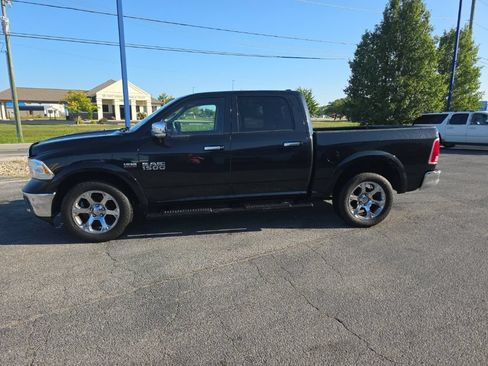 Used 2017 RAM 1500 Laramie w/ Convenience Group AWD/4WD image 2