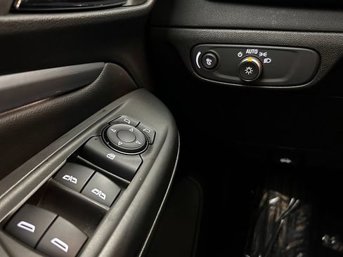 Used 2023 Chevrolet Bolt EUV Premier w/ Sun & Sound Package FWD image 19