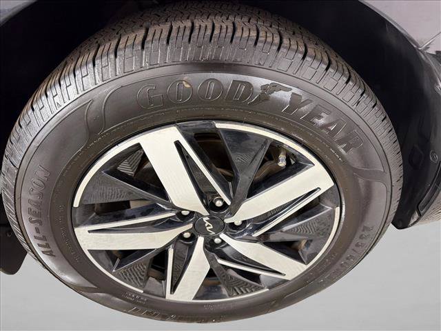 Used 2022 Kia Sorento S w/ Panoramic Sunroof Package FWD image 14
