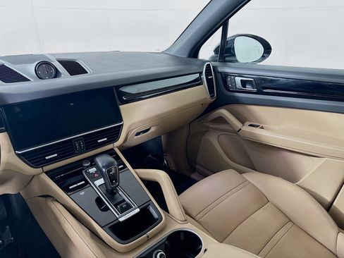 Certified 2023 Porsche Cayenne AWD/4WD image 23