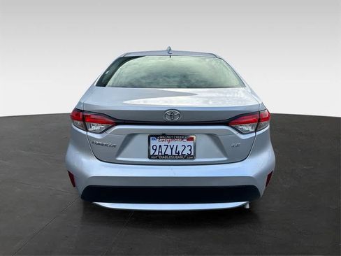 Used 2022 Toyota Corolla LE image 5