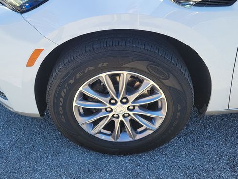 Used 2022 Buick Enclave Essence image 39