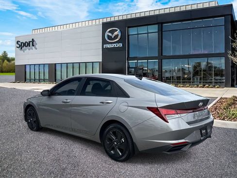 Used 2023 Hyundai Elantra SEL FWD image 5