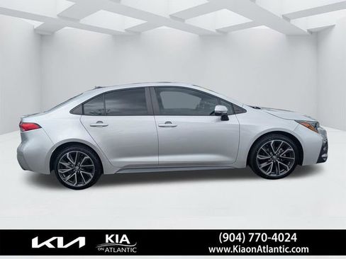 Used 2022 Toyota Corolla SE image 2