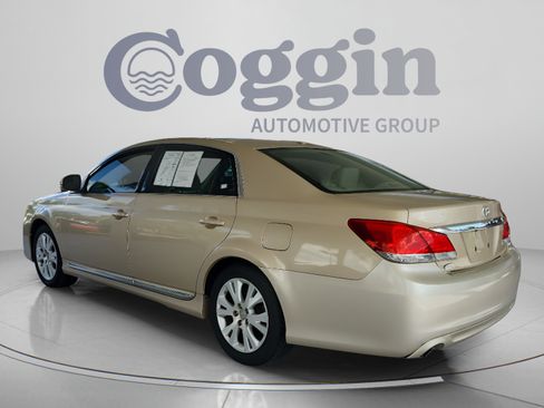 Used 2011 Toyota Avalon FWD image 3