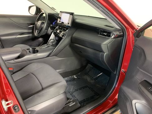 Used 2021 Toyota Venza LE AWD/4WD image 38