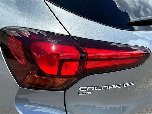 Used 2025 Buick Encore GX Preferred AWD/4WD image 23