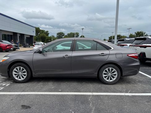 Used 2017 Toyota Camry LE FWD image 7