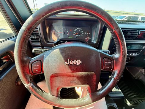 Used 2006 Jeep Wrangler Unlimited w/ Premium Audio Group AWD/4WD image 10