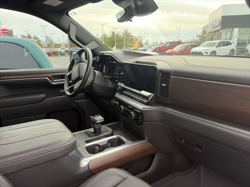 Used 2023 Chevrolet Silverado 1500 High Country w/ High Country Premium Package image 5